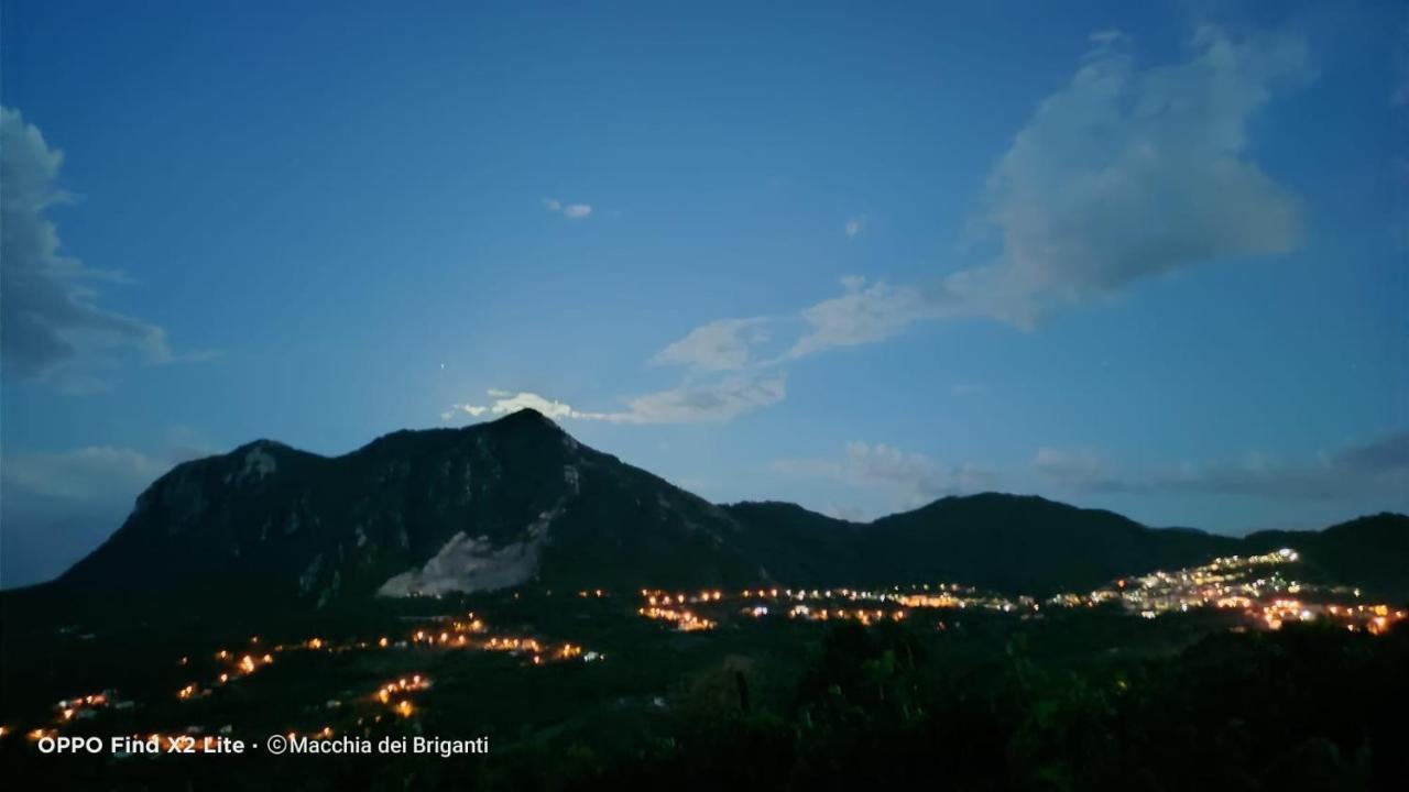 Agriturismo Macchia Dei Briganti - B&B Montefalcione Экстерьер фото